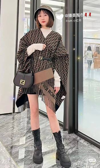 Fendi Roman cape two-tone scaft 