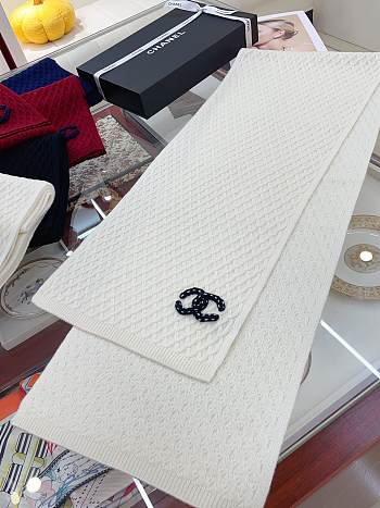 Chanel's rare knitted white scaft