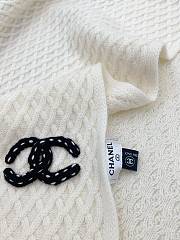 Chanel's rare knitted white scaft - 4