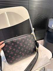 LV men's messenger bag 26 X19CM - 3