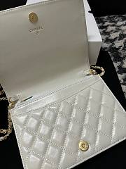 CHANEL Chain Clutch OffWhite Bag 19CM - 2