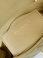 Chanel Mini Flap Métiers d'art Butter Bags 18cm - 3