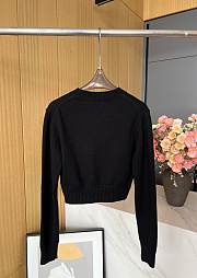 Miu Miu rhinestone letter cashmere short black knitted pullover - 5