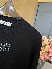 Miu Miu rhinestone letter cashmere short black knitted pullover - 2