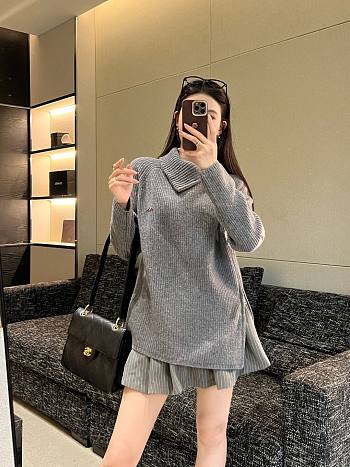 TB Unisex high-neck silhouette grey sweater