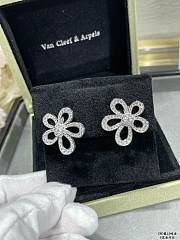 VCA full diamond flower earrings  - 1