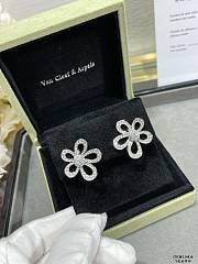 VCA full diamond flower earrings  - 5