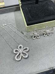 VCA full diamond flower necklace, breaking the classic four-leaf clover - 4