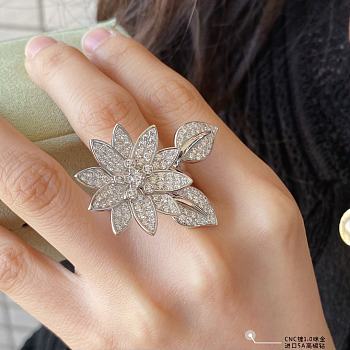 VCA dual-purpose lotus ring