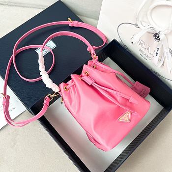 Prada nylon bucket bag Re-Edition1978 bright pink bag 19.5x15.5x10cm