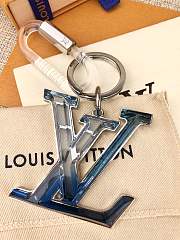 LV  Plexi bag charm enlarges the classic keychain - 1