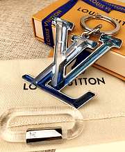 LV  Plexi bag charm enlarges the classic keychain - 6