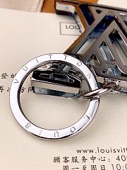 LV  Plexi bag charm enlarges the classic keychain - 2