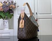 LV M11952 Presbyopia Slouchy Small Handbag 40 x 31 x 11 cm - 5