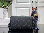 LV Speedy M24606 Black Flower 18 x 12 x 10 cm  - 4