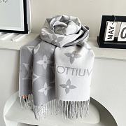  Louis Vuitton's hottest grey and white scarf - 1