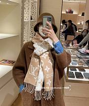 Louis Vuitton's hottest brown and white scarf - 1