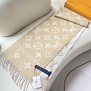 Louis Vuitton's hottest brown and white scarf - 6