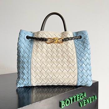 Bottega Veneta's new Andiamo woven handbag 32*24*12CM