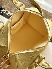 LV Speedy Bandouliere 20 Handbag Fesh Yellow 20.5 × 13.5 × 12 cm - 4