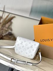 LV M11300 White Flower Ring Mini Bumbag 17 × 12 × 9.5 cm - 6