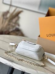 LV M11300 White Flower Ring Mini Bumbag 17 × 12 × 9.5 cm - 5