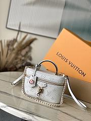 LV M11298 Flower Ring White Vanity Pouch Handbag 19 × 11.5 × 6.5 cm - 1