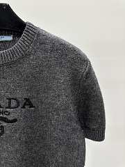 Prada logo jacquard versatile knitted round neck short-sleeved  - 5