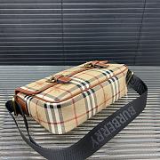 Burberry  flap messenger bag 22 x 16 cm - 4