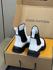 LV classic shell bottom ankle white boots - 4