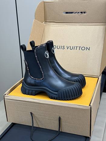 LV classic shell bottom ankle black boots