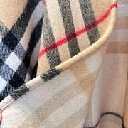 Burberry cashmere cape milk apricot scaft - 2