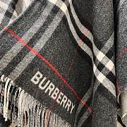 Burberry matching cashmere cape scaft 137x152cm  - 3