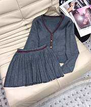 Set grey V-neck knitted wool cardigan + age-reducing pleated skirt  - 1