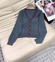 Set grey V-neck knitted wool cardigan + age-reducing pleated skirt  - 5