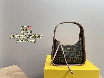 Fendi Retro Underarm Bag 20X12CM