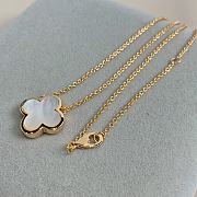 New White Mother-of-Pearl Four-Leaf Clover Necklace Rose Gold  - 3