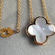 New White Mother-of-Pearl Four-Leaf Clover Necklace Rose Gold  - 2