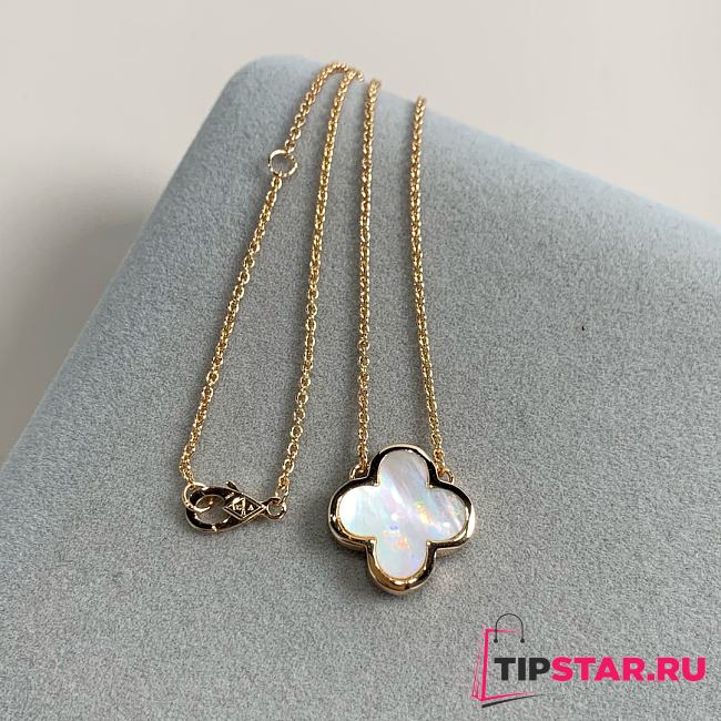 New White Mother-of-Pearl Four-Leaf Clover Necklace Rose Gold  - 1