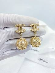 Chanel hollow mesh ball pearl earrings - 1