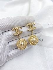 Chanel hollow mesh ball pearl earrings - 2