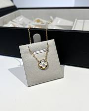 LV Color Blossom white shell round single flower necklace - 4