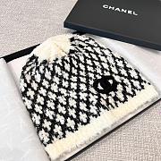 Chanel diamond-patterned cashmere scarf & hat  - 4