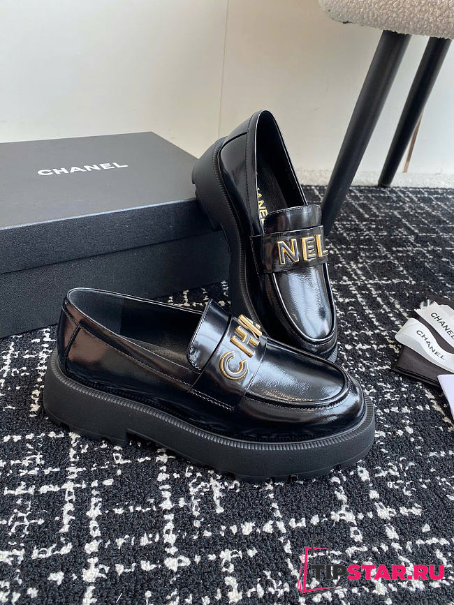 Chanel Loafer In Black - 1