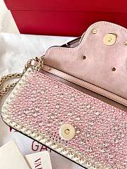 Valentino VLogo Signature small Locò crystal-embellished shoulder bag pink - 2