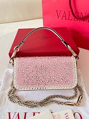 Valentino VLogo Signature small Locò crystal-embellished shoulder bag pink - 3