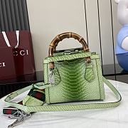 Gucci Diana mini tote bag in green - 5