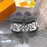 Louis Vuitton Fur Flat Sandals In Blue White Pattern - 1