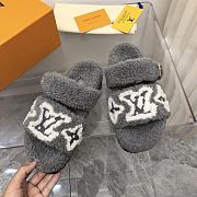 Louis Vuitton Fur Flat Sandals In Blue White Pattern - 6