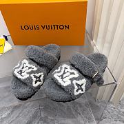 Louis Vuitton Fur Flat Sandals In Blue White Pattern - 5